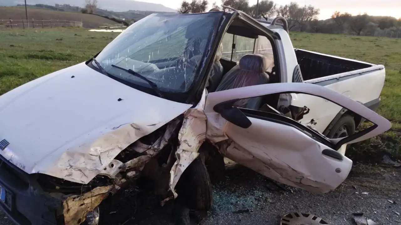 Incidente a Sant’Angelo di Gerocarne: due feriti di cui uno trasferito in elisoccorso all’ospedale di Catanzaro\n