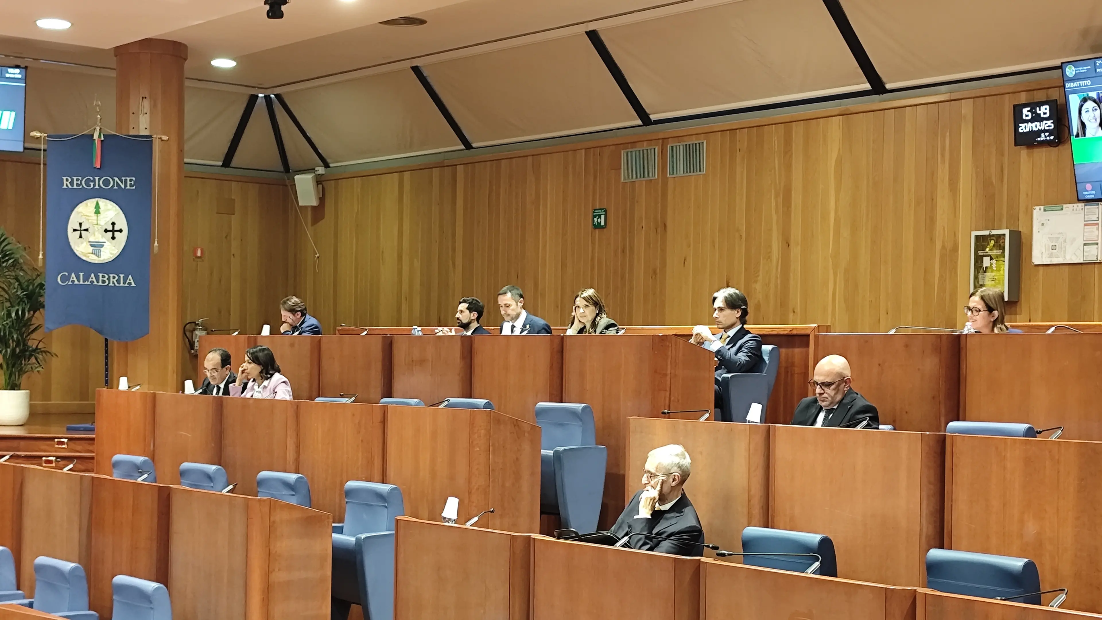 <p>I banchi dell&#39;opposizione in Consiglio regionale</p>\\n