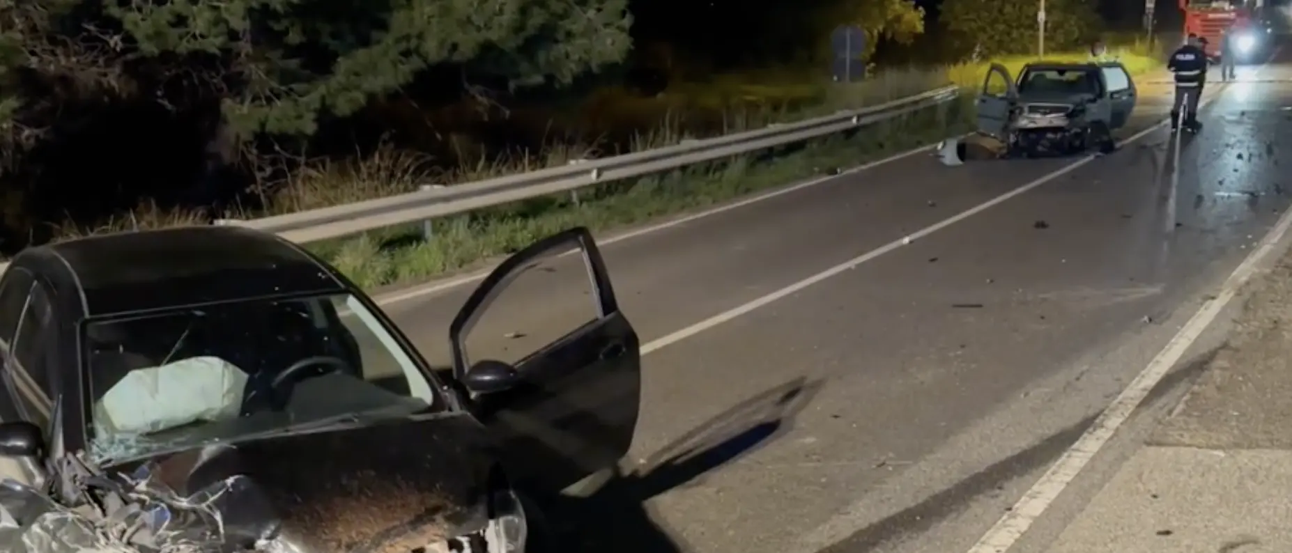 Scontro a Calopezzati sulla Statale 106 Jonica, due feriti e tratto chiuso: traffico in tilt\n