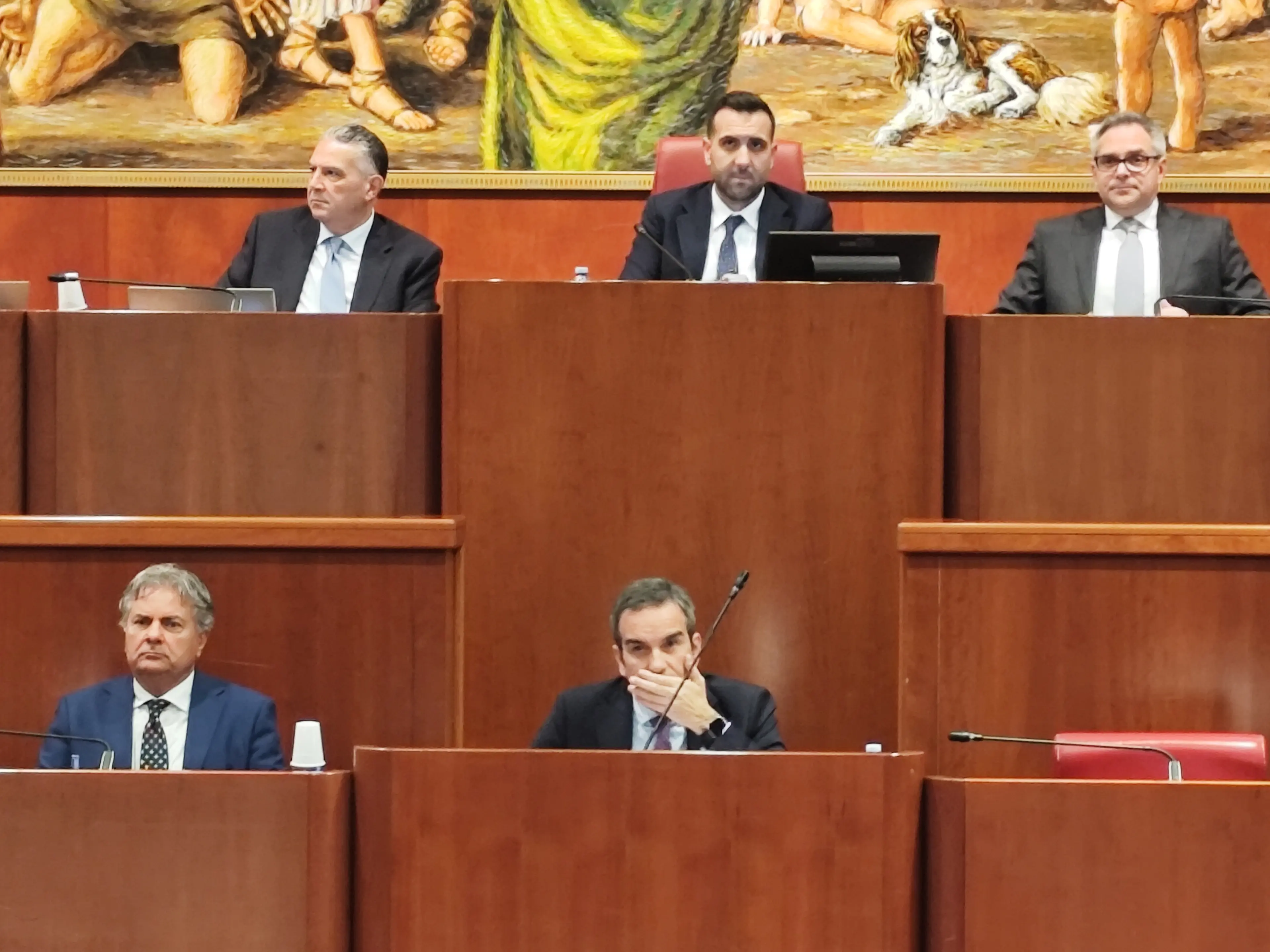 Consiglio regionale, Occhiuto incassa l’ok al programma con 21 Sì: «Con questa opposizione continueremo a lungo...»