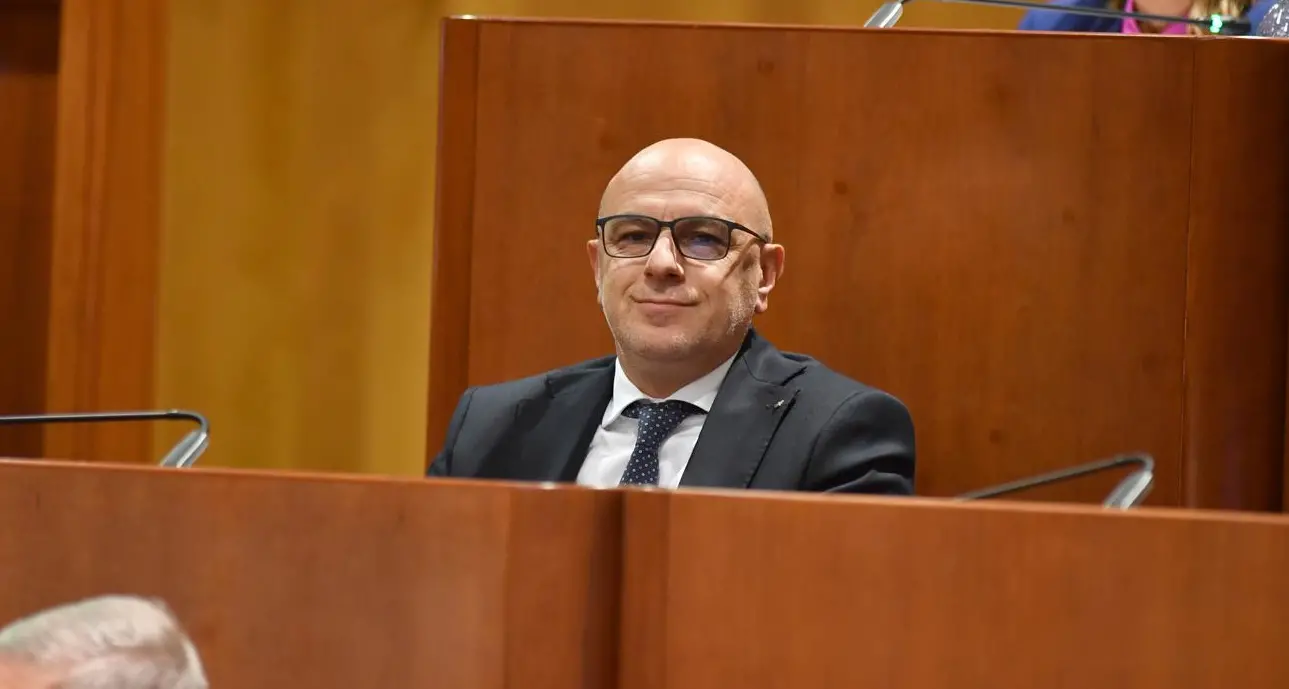 De Cicco scuote l'opposizione: «Occhiuto parla di Tunisia e USA, ma dei cittadini non gliene frega nulla»