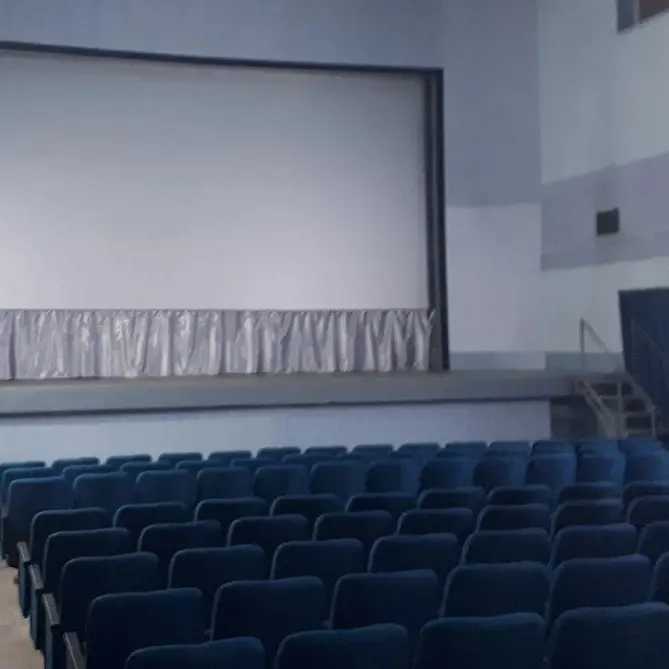 Una pellicola lunga sessant'anni: l'antico cinema Fusto di Borgia che resiste ai multisala e alle piattaforme digitali\n\u00A0\n