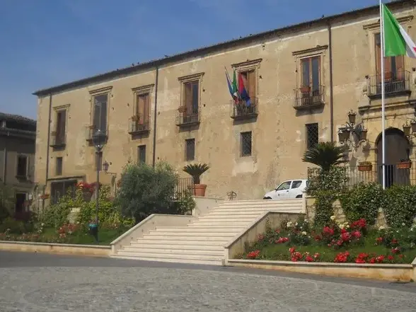 Altomonte sciolto per mafia: il dossier svela appalti, parentele e un «Comune condizionato»