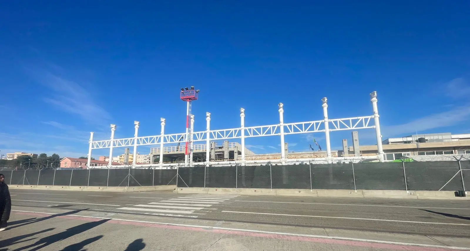 La nuova aerostazione sarà pronta a gennaio. Intanto Bergamo chiede una rotta su Reggio e riscrive la partita dei cieli del Mediterraneo\n
