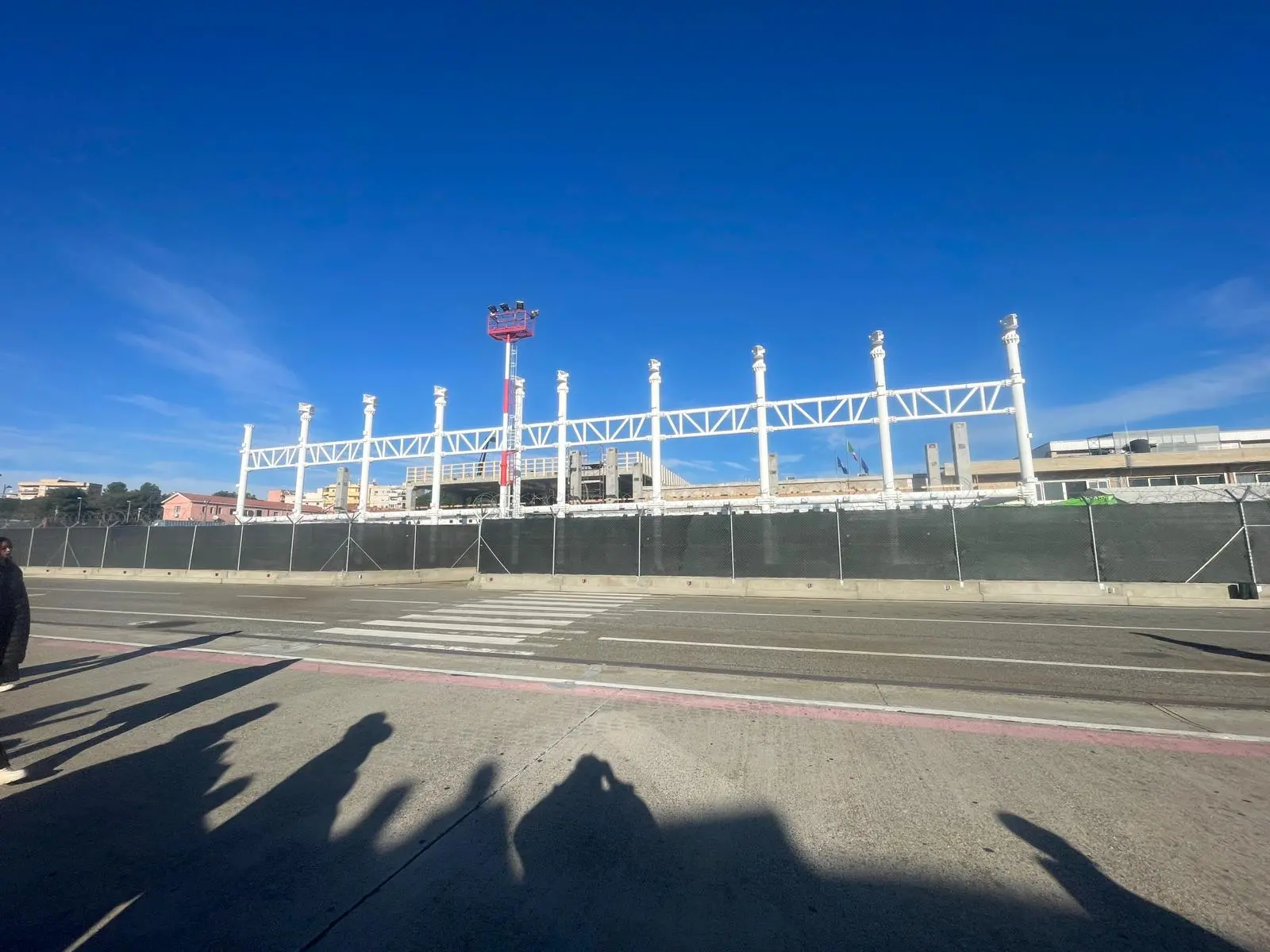La nuova aerostazione sarà pronta a gennaio. Intanto Bergamo chiede una rotta su Reggio e riscrive la partita dei cieli del Mediterraneo\n