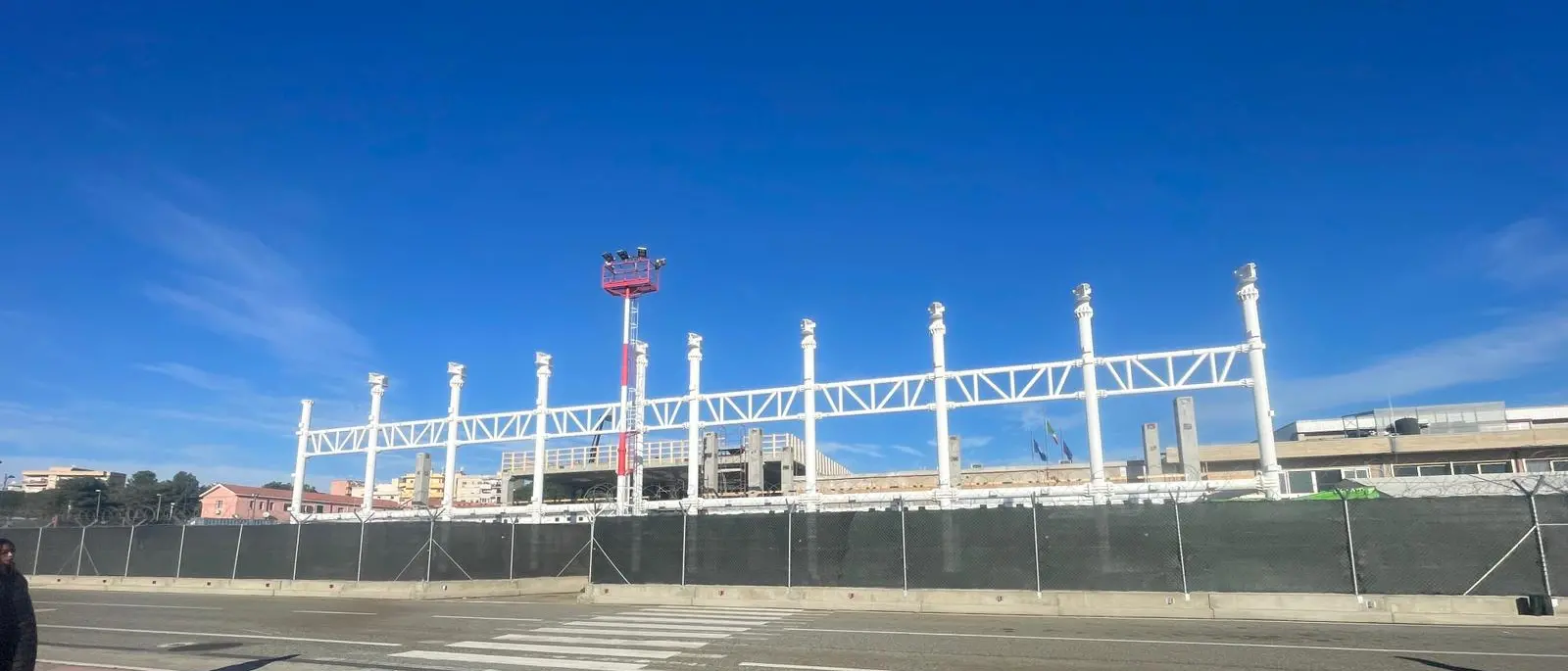La nuova aerostazione sarà pronta a gennaio. Intanto Bergamo chiede una rotta su Reggio e riscrive la partita dei cieli del Mediterraneo\n