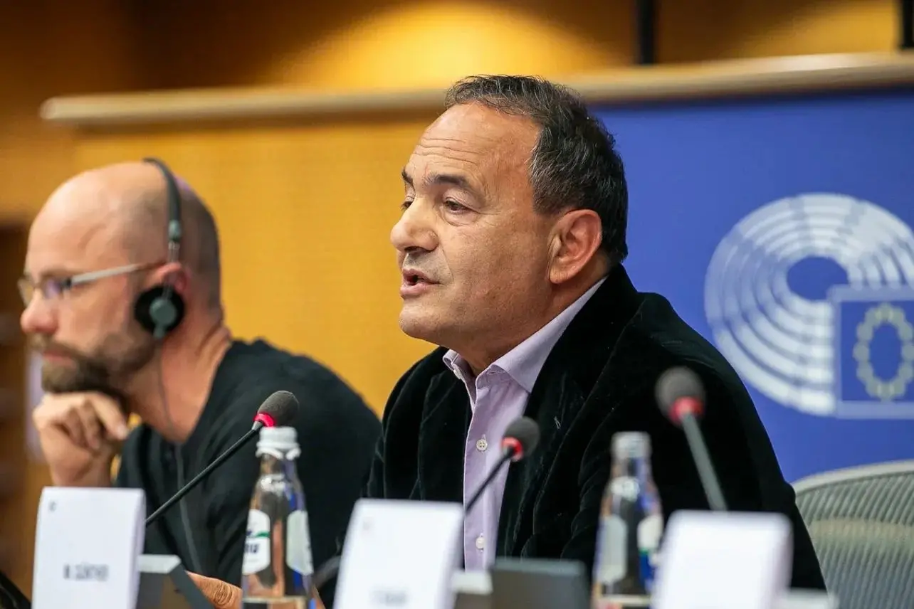 Il modello Riace sbarca a Bruxelles, Lucano: «Superare la paura e costruire la speranza»\n