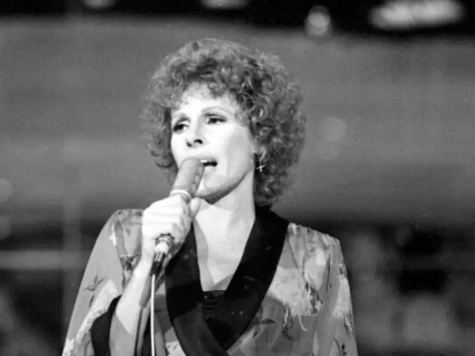 Addio a Ornella Vanoni, l’ultima grande signora della musica: una voce che l’Italia non potrà dimenticare