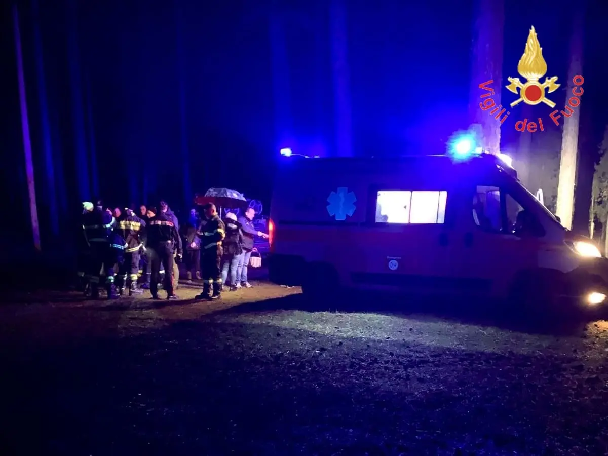 Va a funghi e si perde nel bosco a Taverna, ritrovato\u00A0nella boscaglia di\u00A0notte in stato confusionale e ipotermia\n