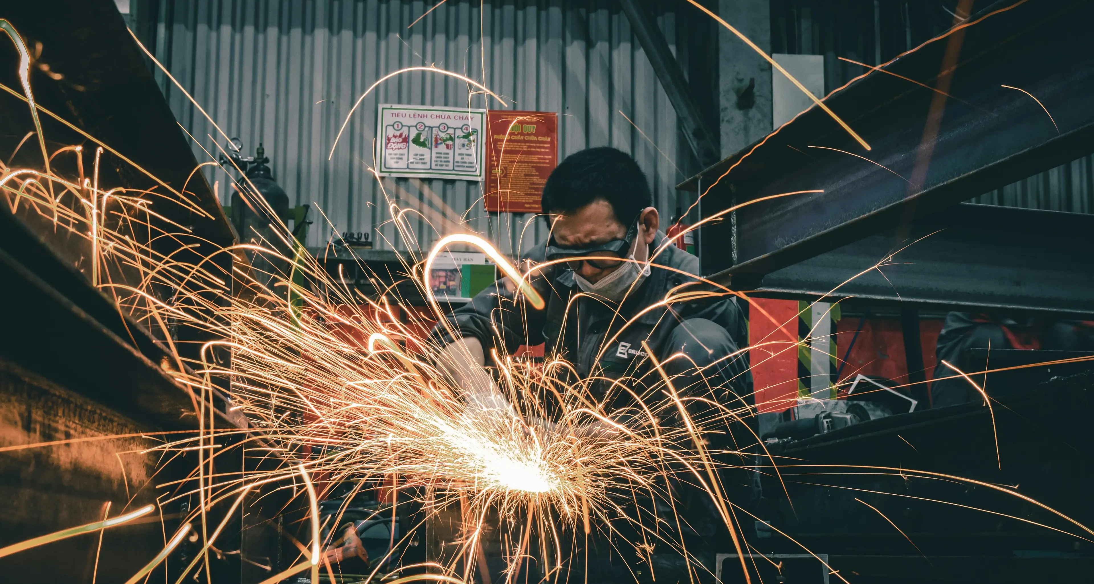 L’economia calabrese trainata dalle Pmi: a Vibo tutti gli occupati (del settore privato) lavorano in piccole e medie imprese\n