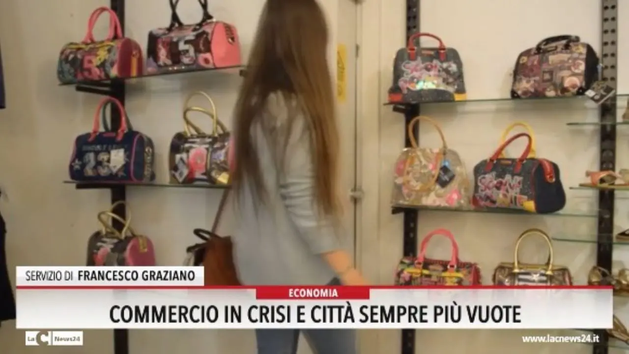 Commercio in crisi e città sempre più vuote