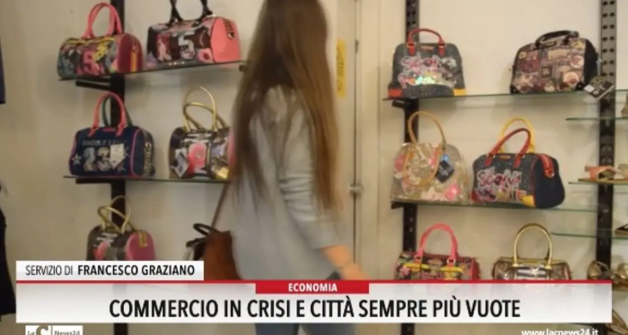 Commercio in crisi e città sempre più vuote