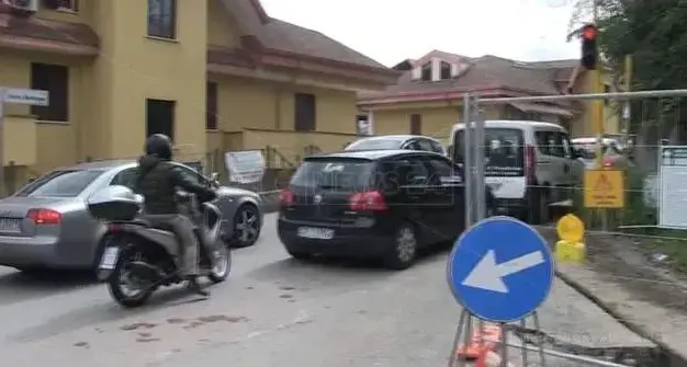 Perdita di olio sulla strada Cosenza-Mendicino: intervento in corso, si raccomanda massima prudenza