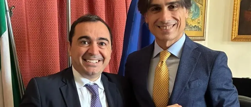 La Città Metropolitana celebra il successo di «Catoja in Festa»: Mantegna dona a Falcomatà la felpa ufficiale della manifestazione\n