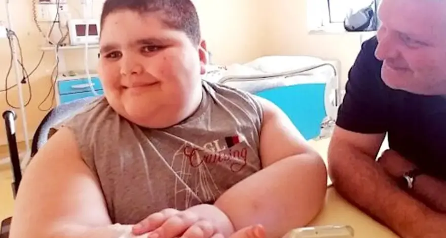 Mariano, 12 anni e un grande coraggio: per una malattia rarissima pesa circa 180 chili, la Calabria si mobilita per aiutarlo\n