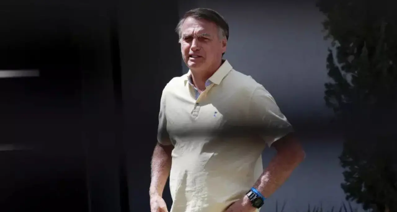 Brasile, l’ex presidente Bolsonaro arrestato per aver violato i domiciliari: «Pericolo di fuga»\n