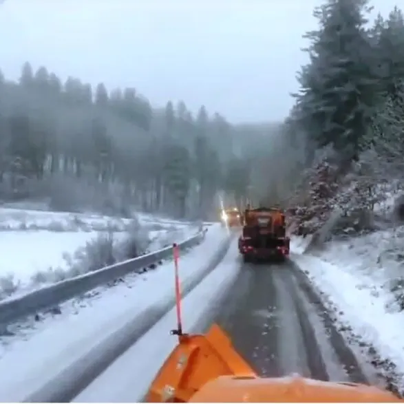 Abbondante nevicata in Sila, mezzi Anas al lavoro su SS 107\u00A0 e SS 108 Bis | VIDEO\n
