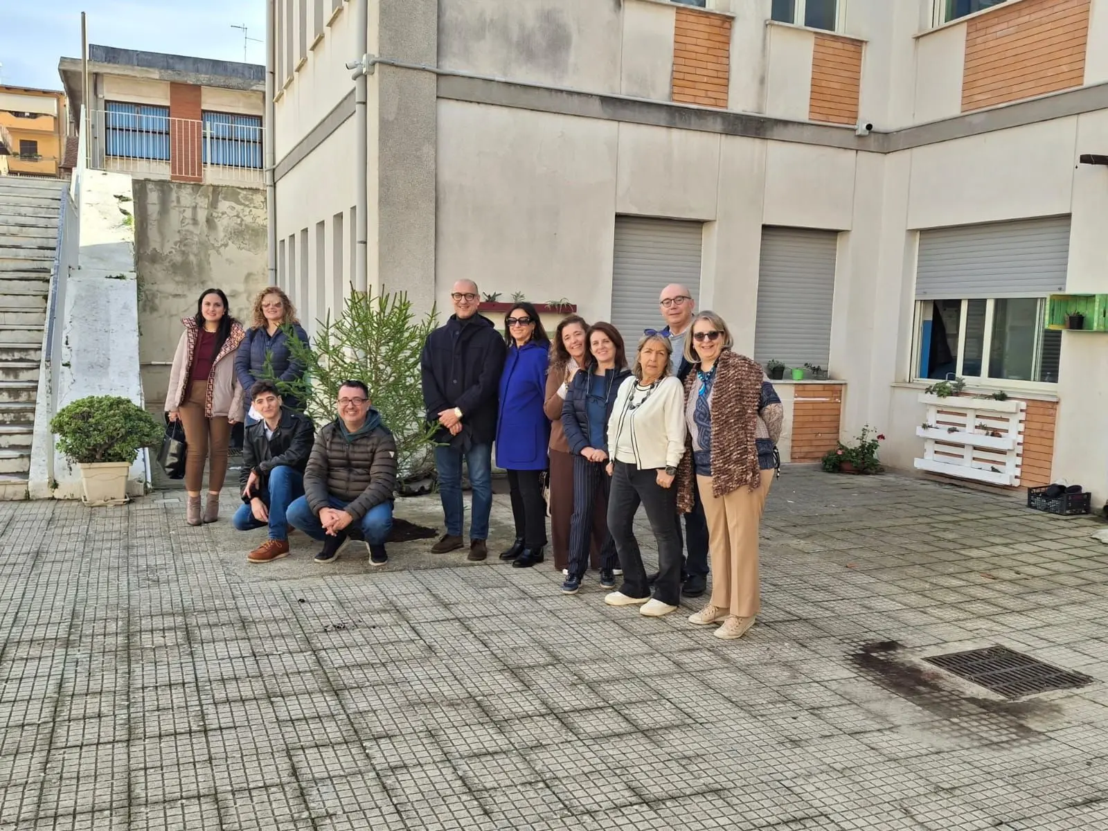 Palmi, alla “San Francesco” piantati due abeti donati da Kiwanis, Calabria Condivisa, Kairòs e Mondadori Point\u00A0\n