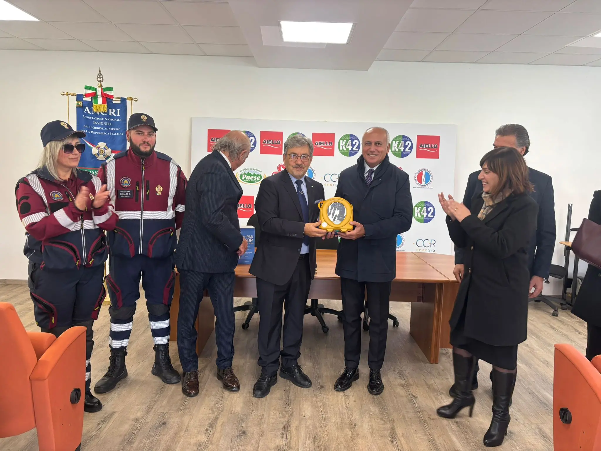 Cosenza, l’ANCRI dona un defibrillatore al Campo Scuola di via degli Stadi\n