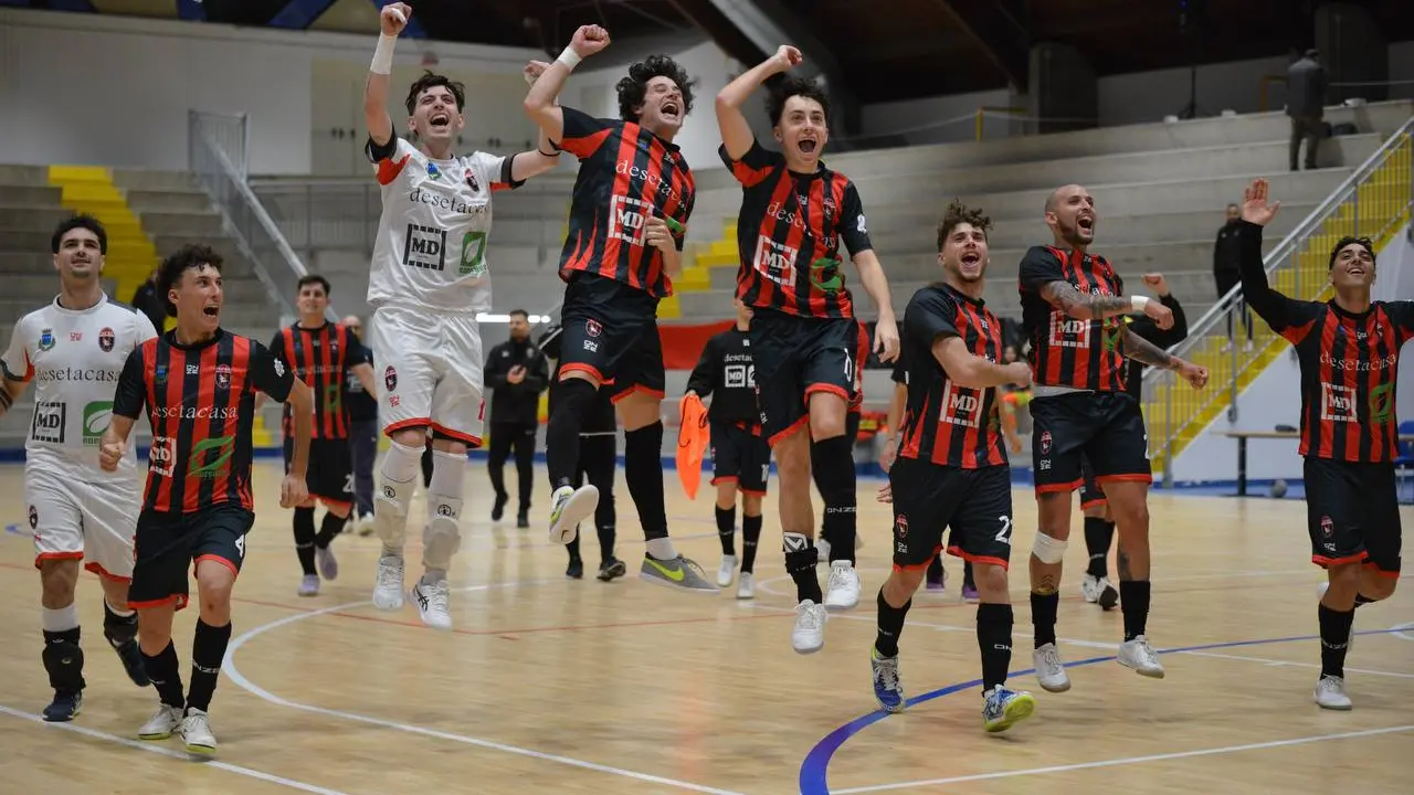 Città di Acri, show al Palasport: 5-3 all’History Roma