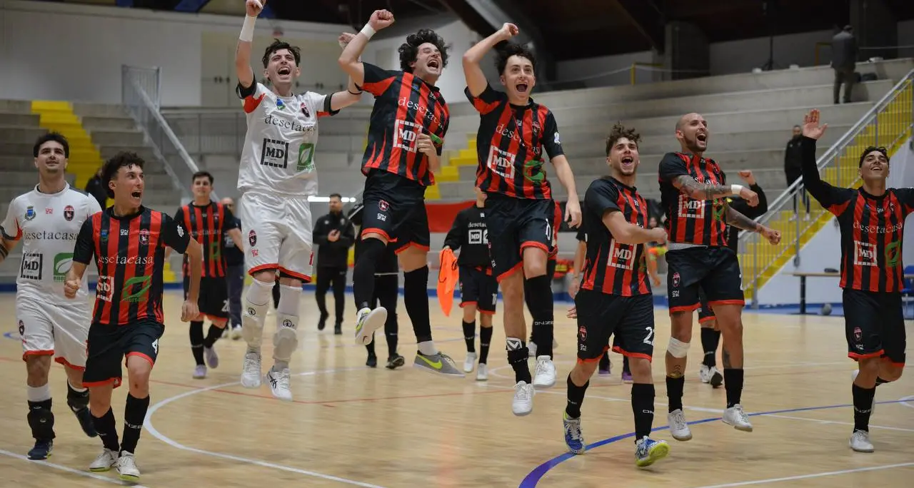 Serie A2 Futsal, il Città di Acri batte 5-3 l’History Roma. Blinking Soverato, un punto a Marsala\n
