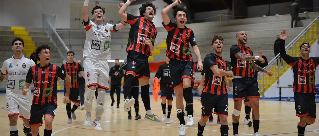 Serie A2 Futsal, il Città di Acri batte 5-3 l’History Roma. Blinking Soverato, un punto a Marsala\n