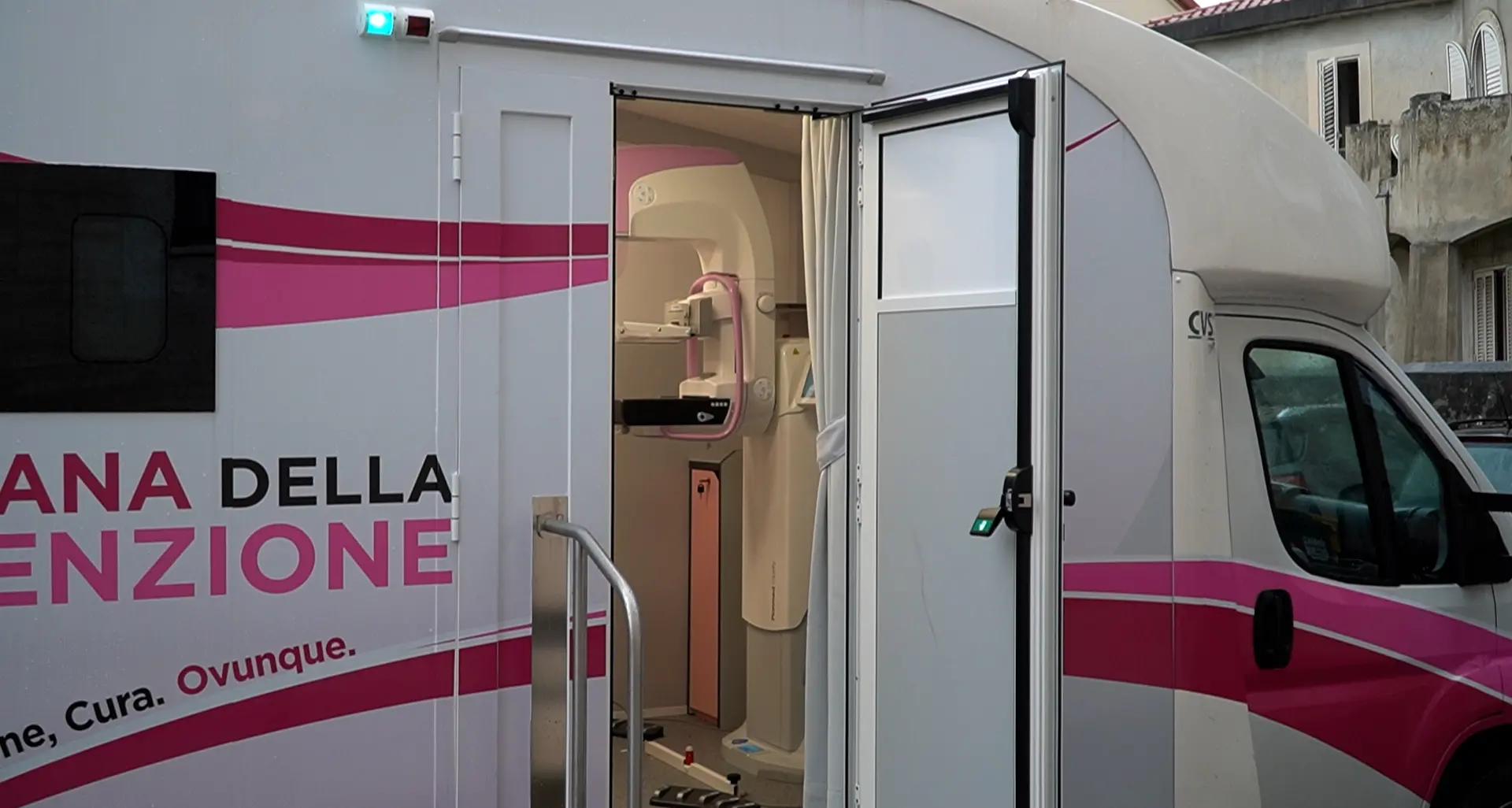 La Carovana della prevenzione fa sosta a Diamante: grande partecipazione allo screening mammografico –\u00A0VIDEO\n