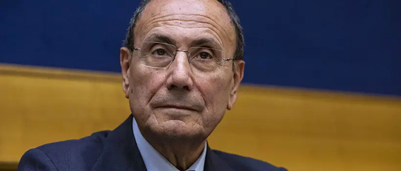 Schifani premiato da sé\u00A0stesso: la Sicilia tra scandali, siccità e un presidente in modalità auto-incoronazione\n