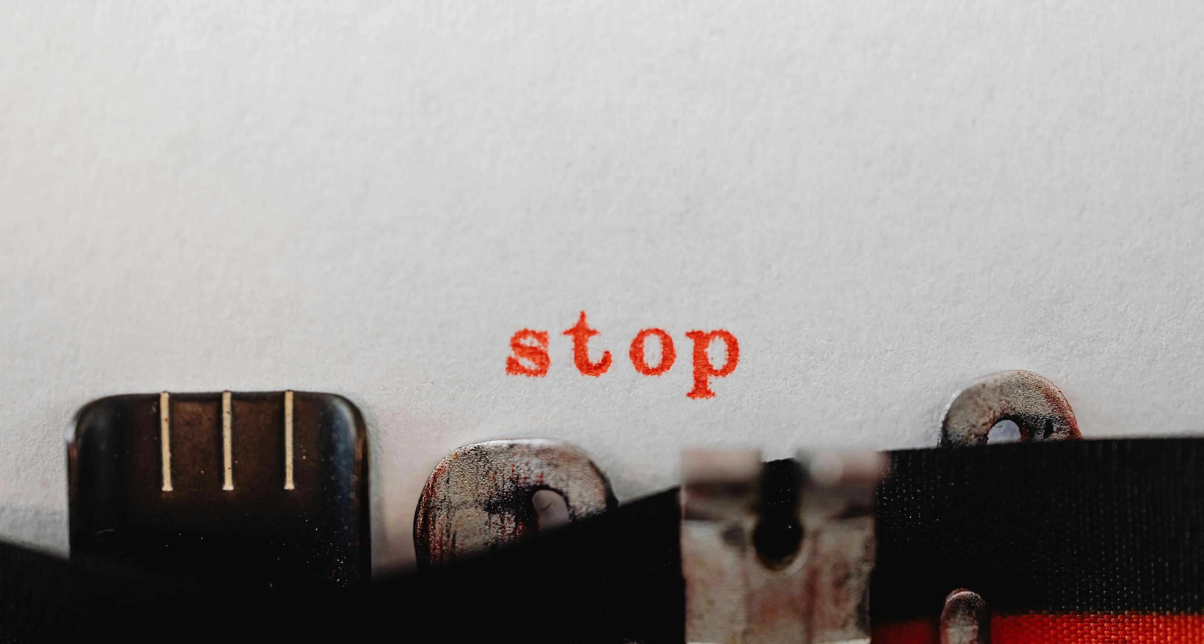 Il naufragio del quarto potere: la stampa affonda, l’Italia resta senza controllo\n