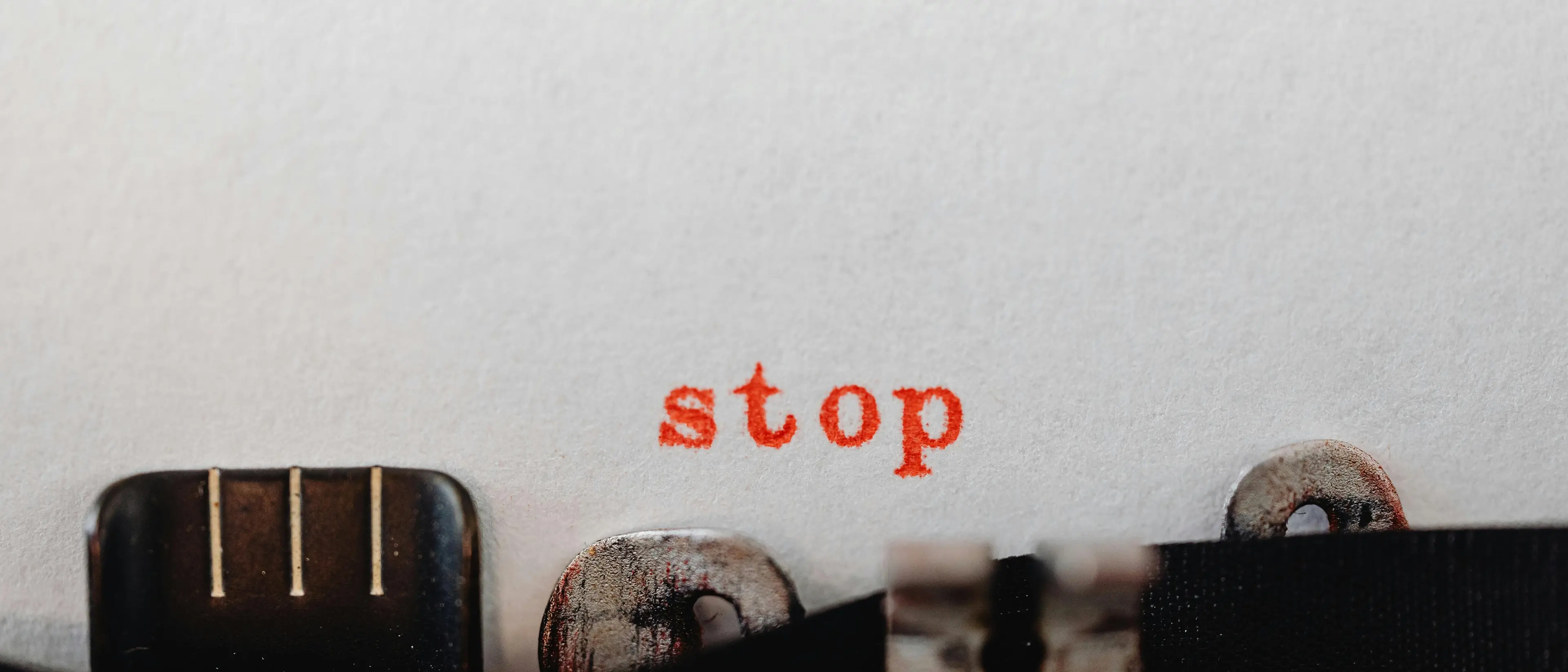 Il naufragio del quarto potere: la stampa affonda, l’Italia resta senza controllo\n