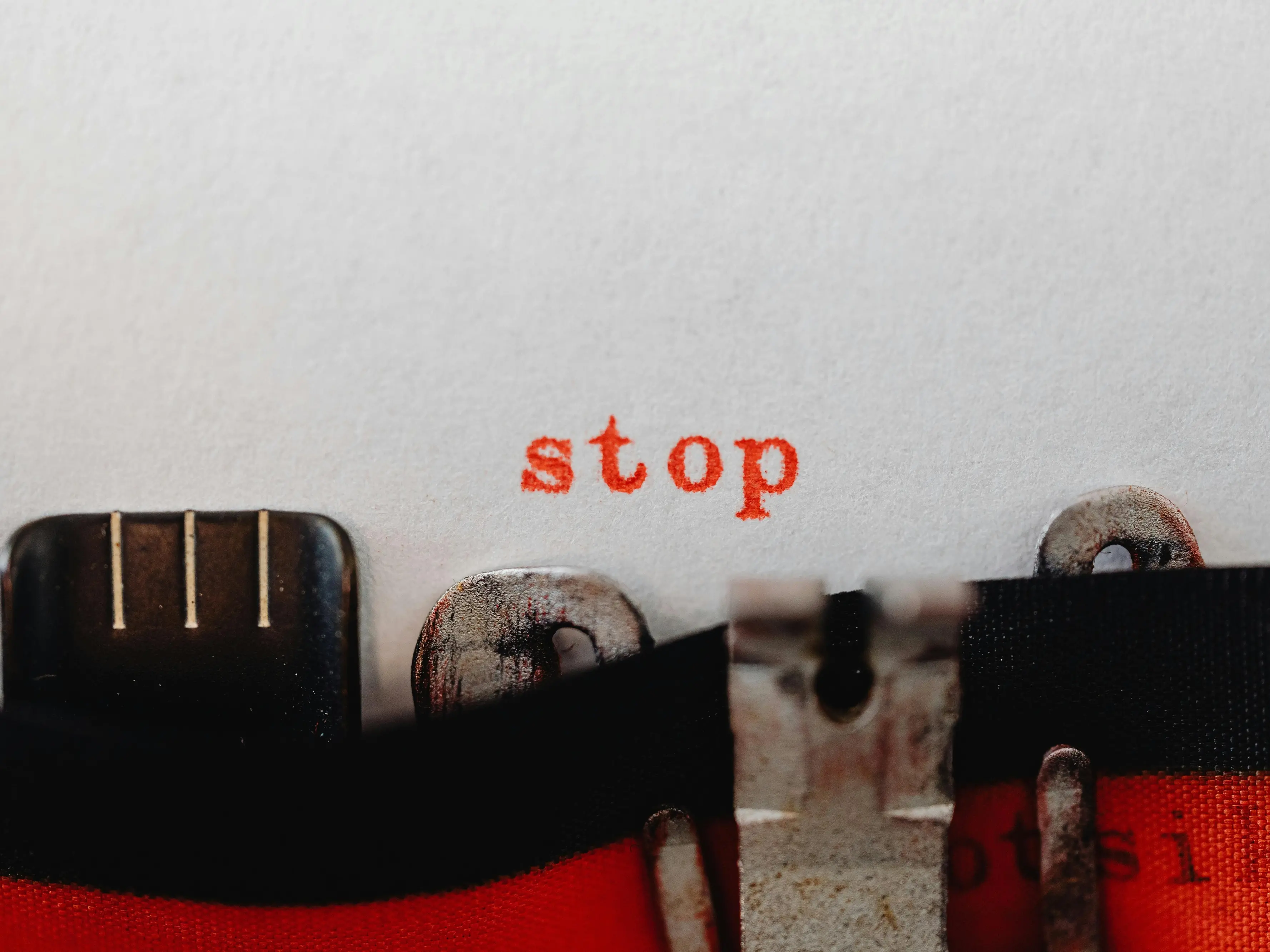 Il naufragio del quarto potere: la stampa affonda, l’Italia resta senza controllo