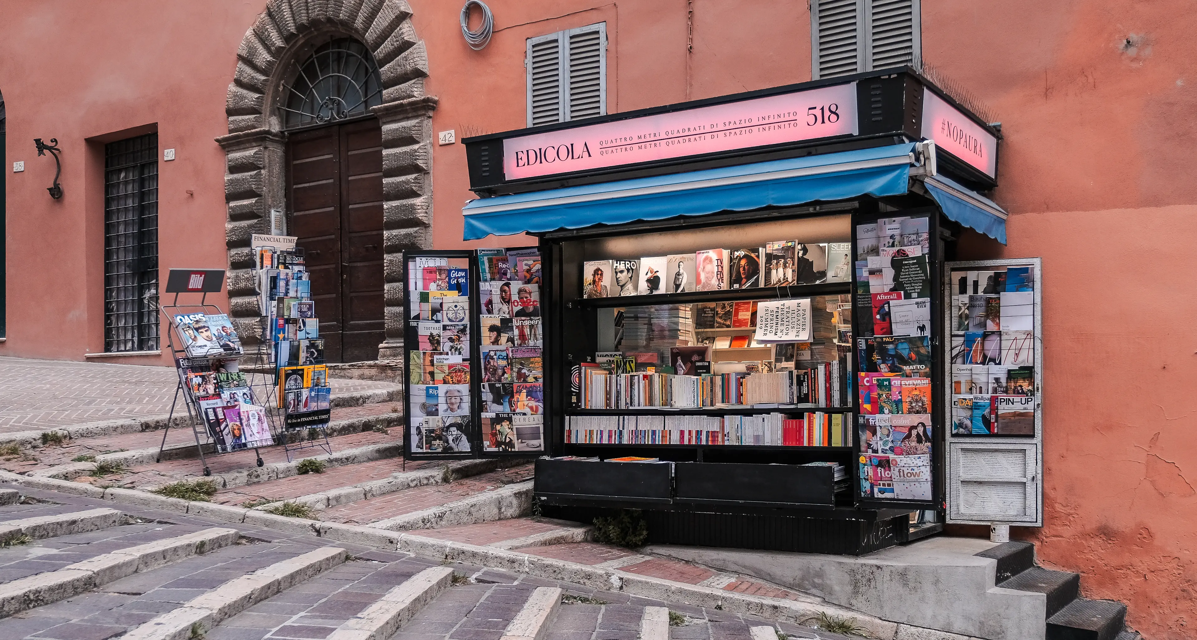 Giornali senza casa, giornalisti senza voce: Il Paese che smonta la sua democrazia\n