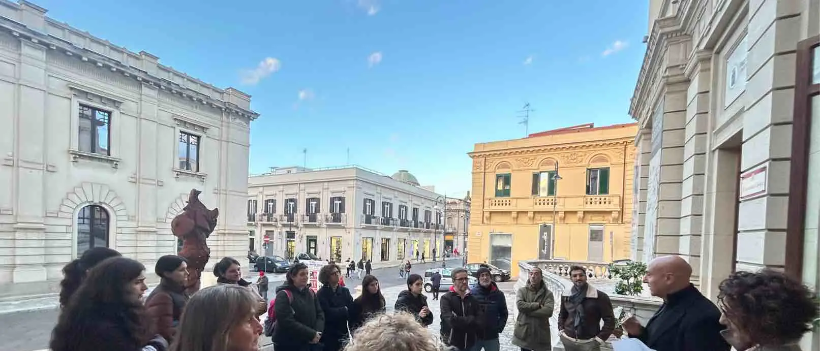 In cammino nel cuore di Reggio con DiStretto d’Emozioni\n