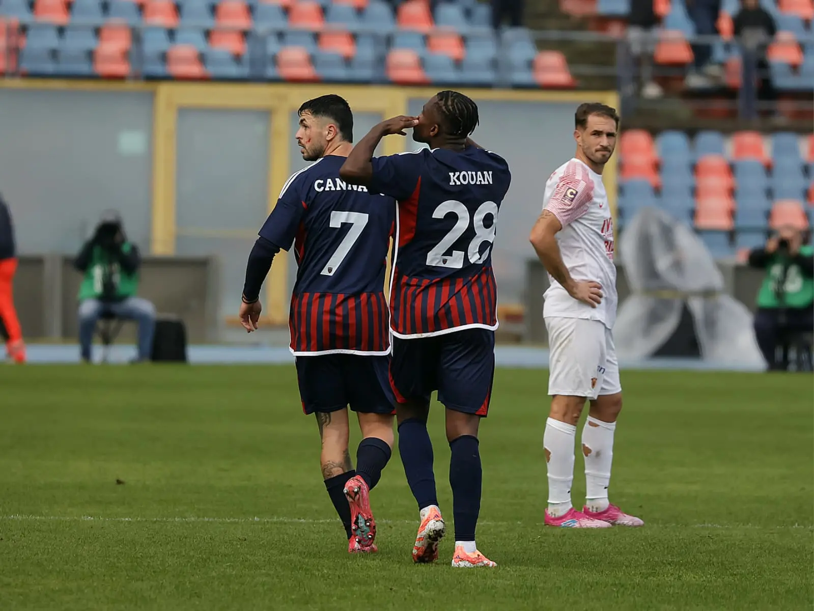 Kouan, un 2025 da Giano bifronte con la maglia del Cosenza\n