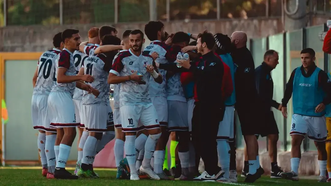 Vibonese\u00A0beffata nel finale: nel match contro Sancataldese i\u00A0rossoblù raggiunti da un calcio di rigore trasformato da Castro\n