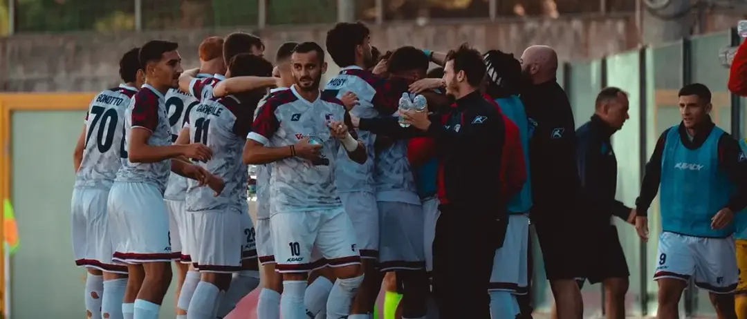 Vibonese\u00A0beffata nel finale: nel match contro Sancataldese i\u00A0rossoblù raggiunti da un calcio di rigore trasformato da Castro\n