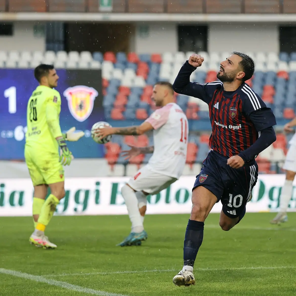 Cosenza-Benevento 2-1: tabellino e live di un folle match
