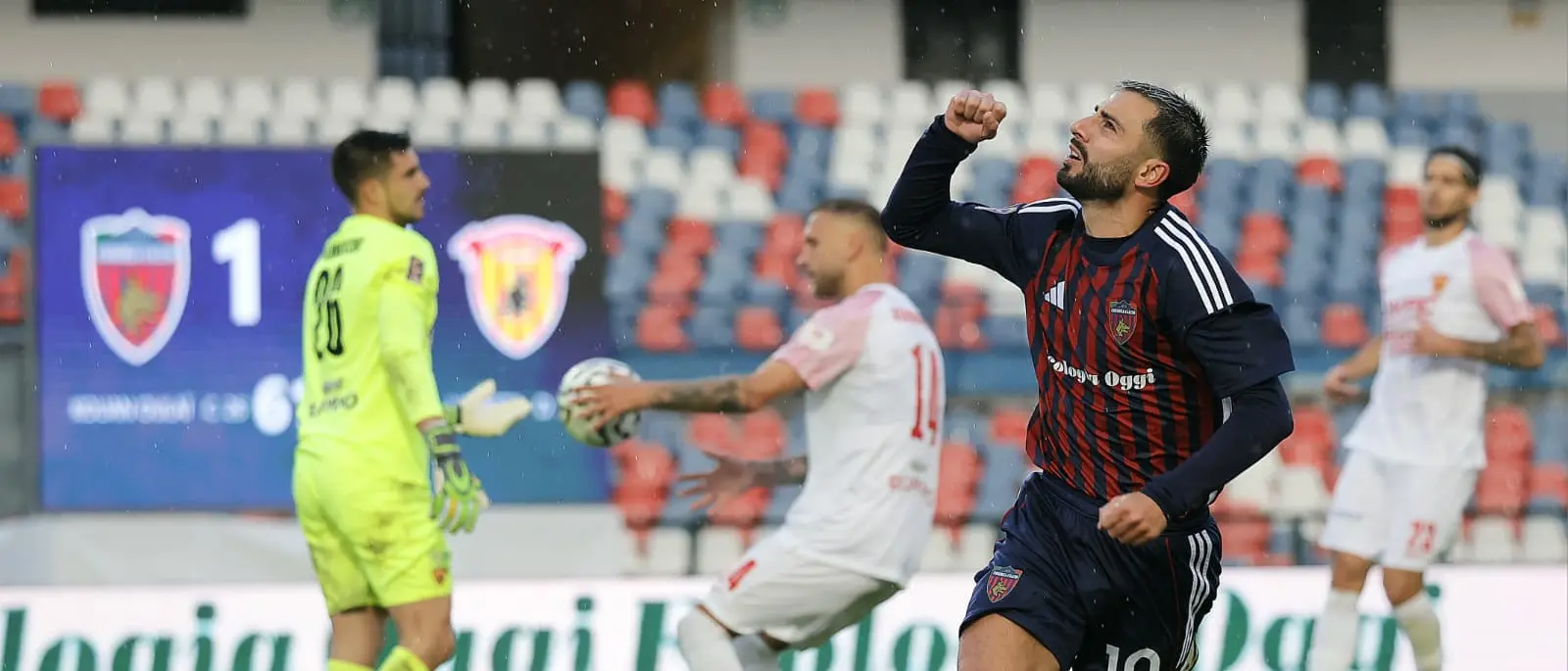 Cosenza-Benevento 2-1: tabellino e live di un folle match