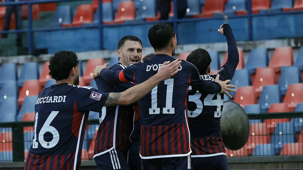 Cosenza-Benevento 2-1, i Lupi rimontano i giallorossi e li agganciano in classifica