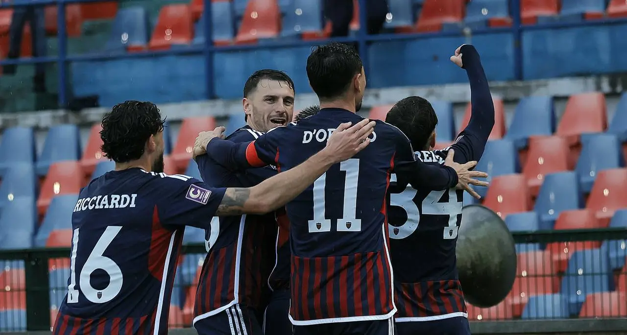 Cosenza-Benevento 2-1, i Lupi rimontano i giallorossi e li agganciano in classifica