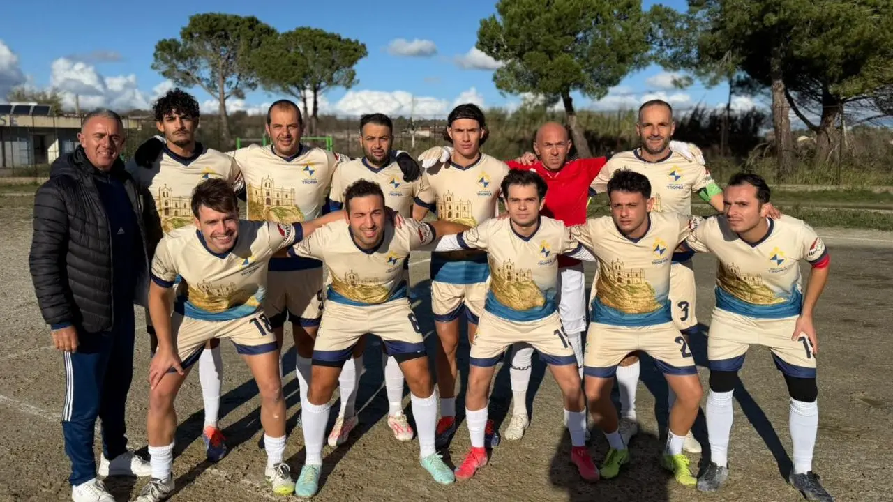Seconda Categoria,\u00A0sesta giornata: spinge forte la capolista Tropea\u00A0ma il Compr. Vibonese tiene il passo. Tris del San Costantino\n