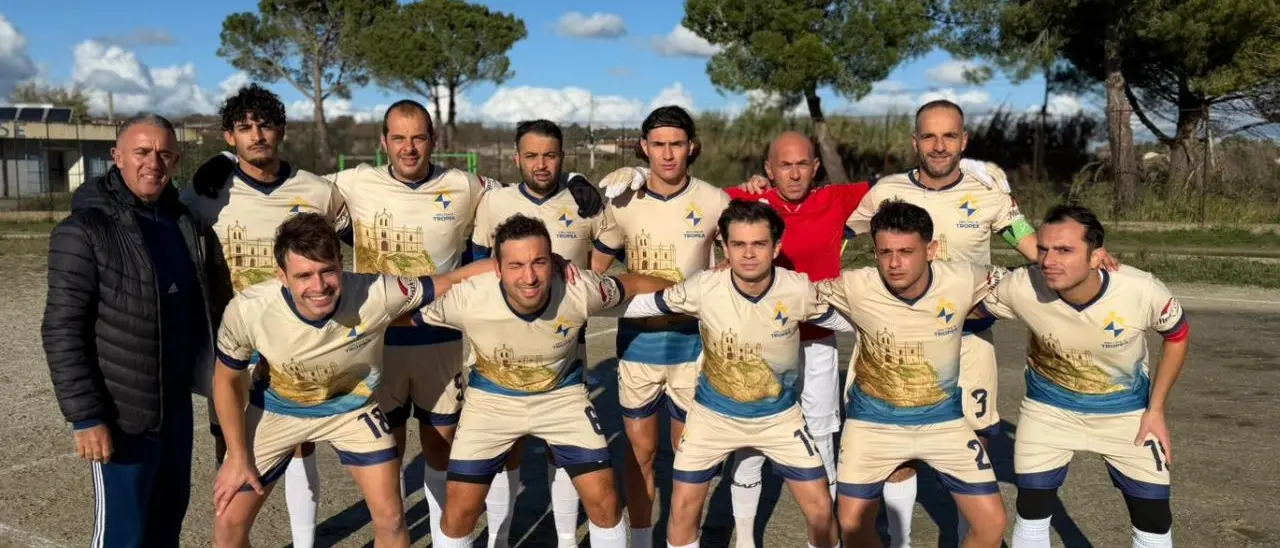 Seconda Categoria,\u00A0sesta giornata: spinge forte la capolista Tropea\u00A0ma il Compr. Vibonese tiene il passo. Tris del San Costantino\n