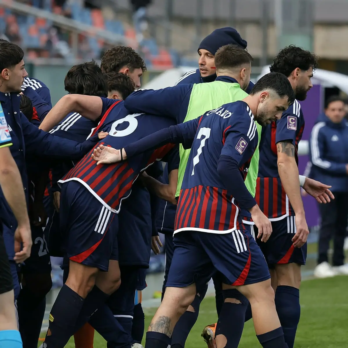 C’è anche il Cosenza nel valzer delle grandi: lupi a -2 dalla vetta