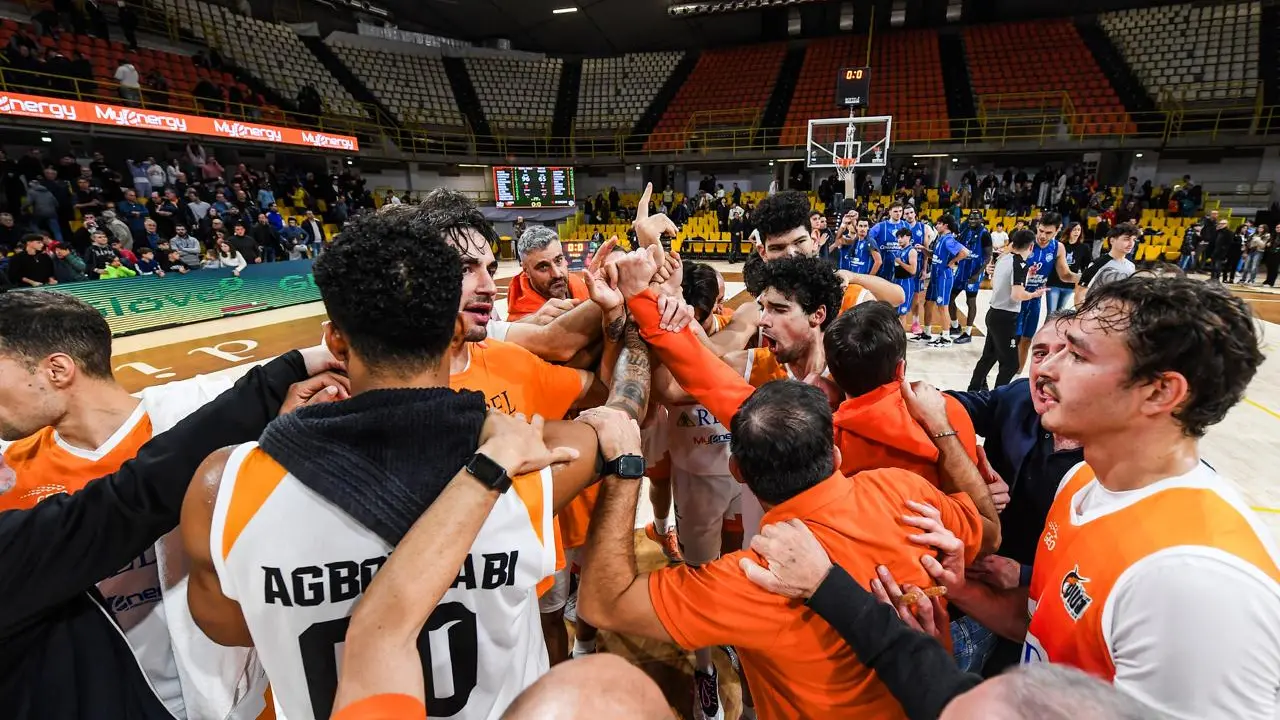 Basket, la Viola Reggio batte la capolista Ragusa: al PalaCalafiore finisce 96-65