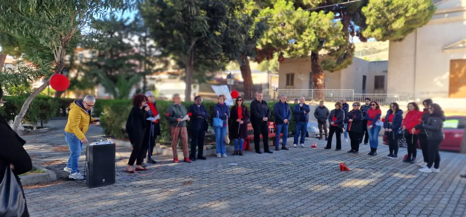 “Non siamo cosa vostra”: Marina di San Lorenzo celebra la giornata contro la violenza sulle donne\n