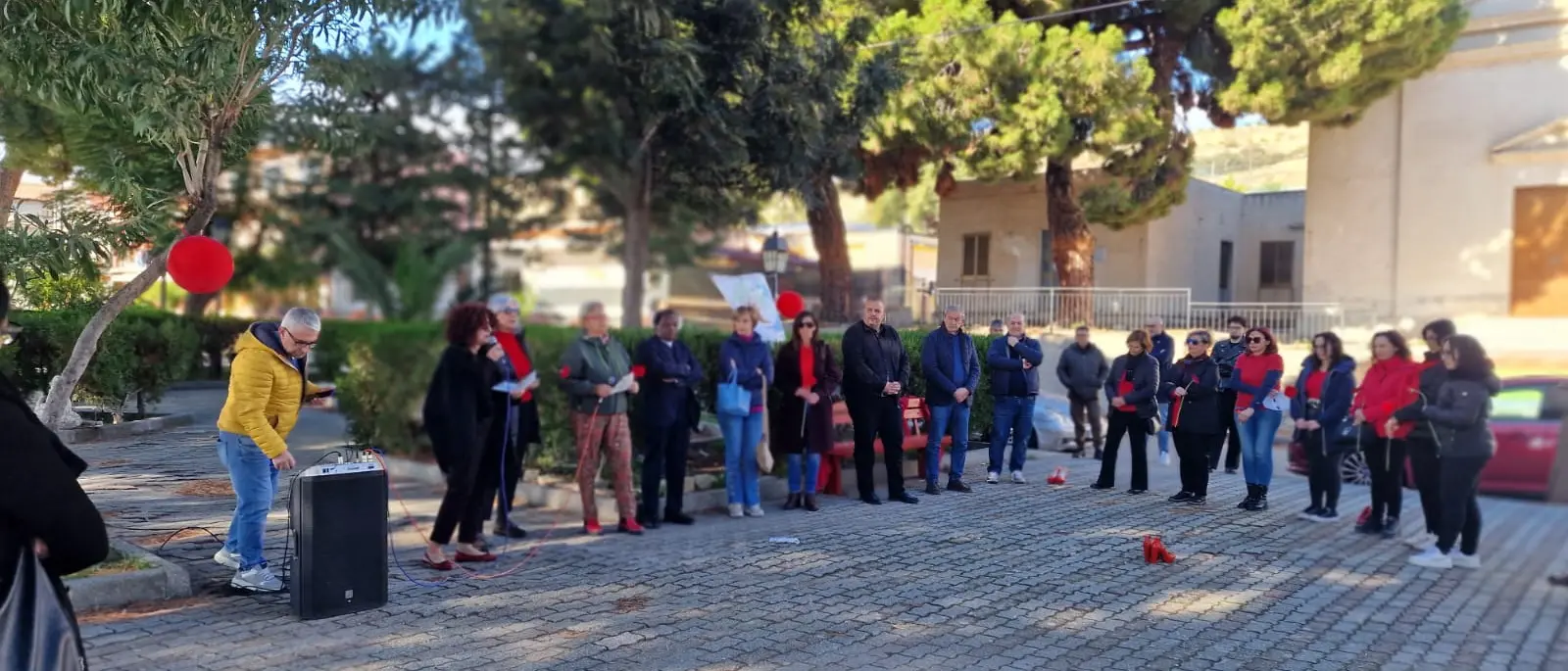 “Non siamo cosa vostra”: Marina di San Lorenzo celebra la giornata contro la violenza sulle donne\n