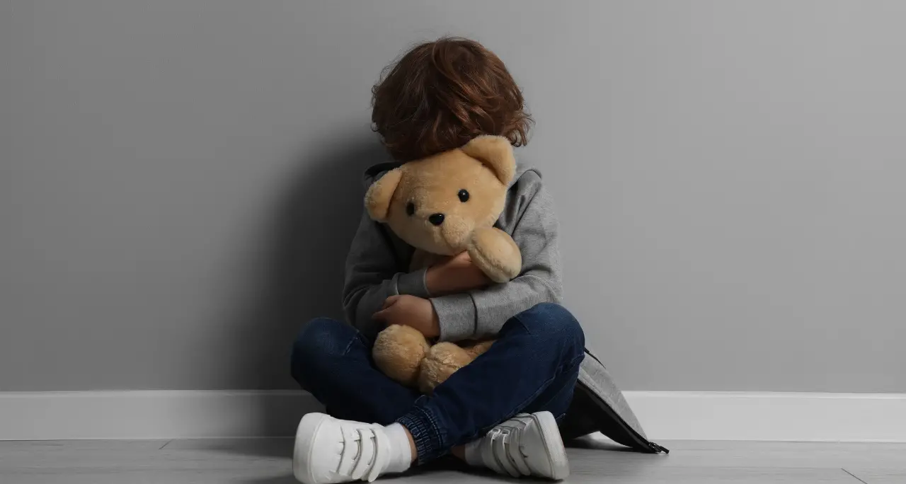 Abusi sui figli minori e continue vessazioni: arrestata una 42enne nel Crotonese, dovrà scontare 8 anni di carcere\n