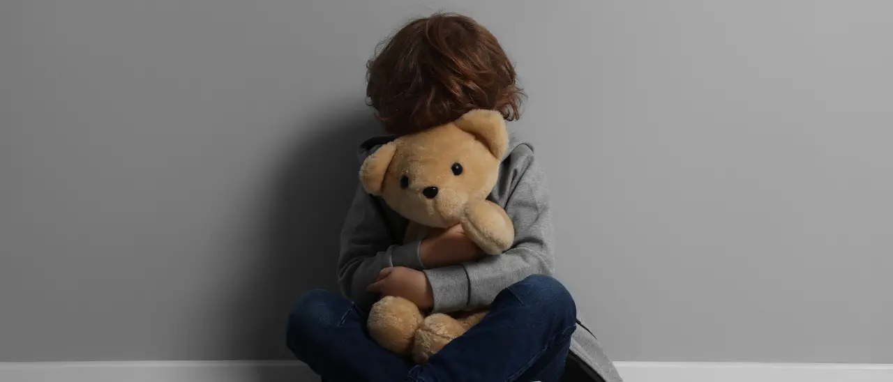 Abusi sui figli minori e continue vessazioni: arrestata una 42enne nel Crotonese, dovrà scontare 8 anni di carcere\n