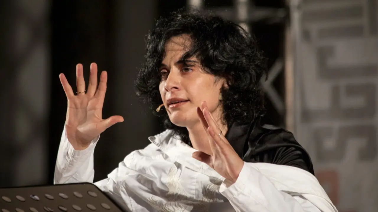 “Ero mia”: l’urlo spezzato di una donna e di una madre che ha sopportato nel silenzio la violenza\u00A0\n