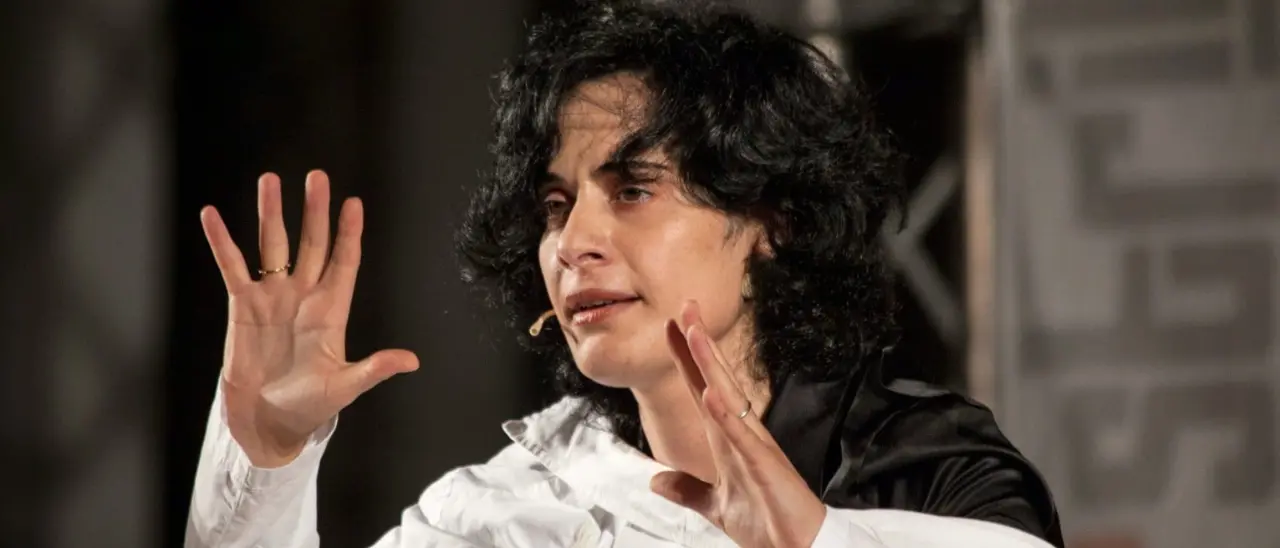 “Ero mia”: l’urlo spezzato di una donna e di una madre che ha sopportato nel silenzio la violenza\u00A0\n